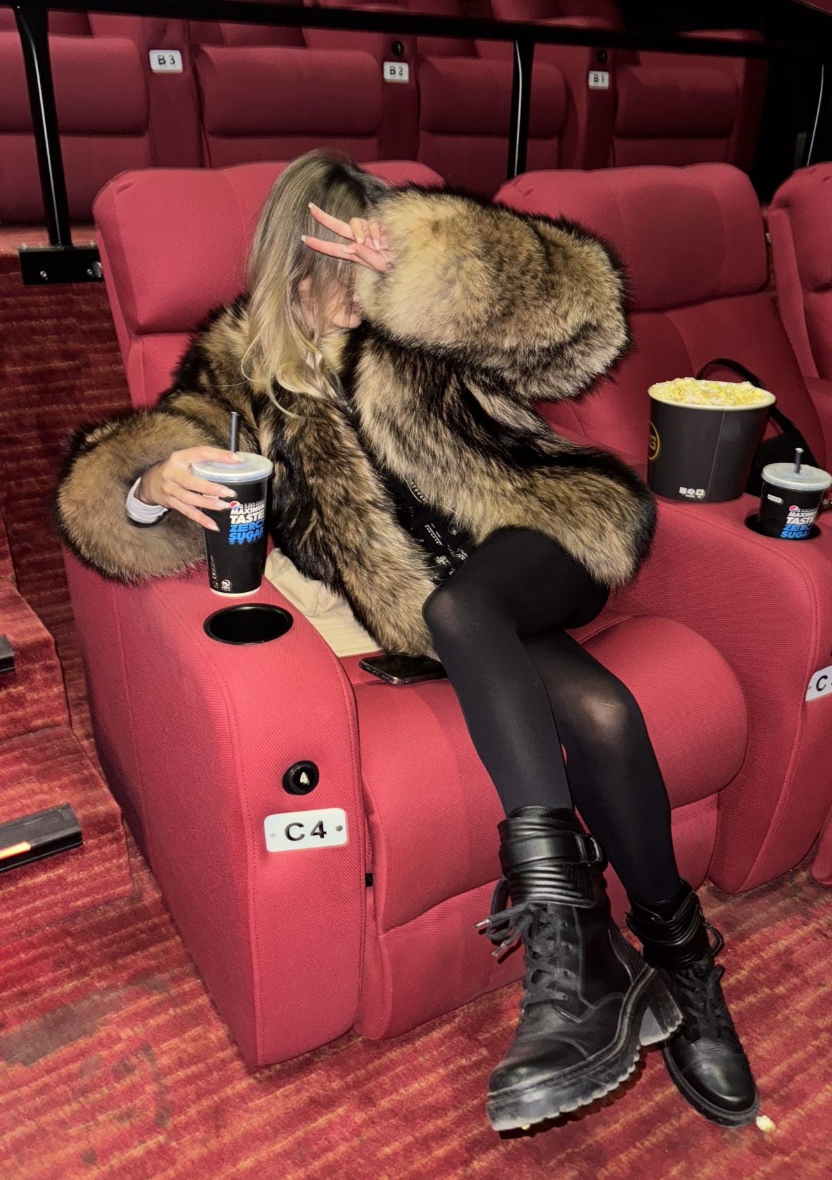 fur jacket buy raccoon kaufen pelzjacke london paris berlin vienna bestellen