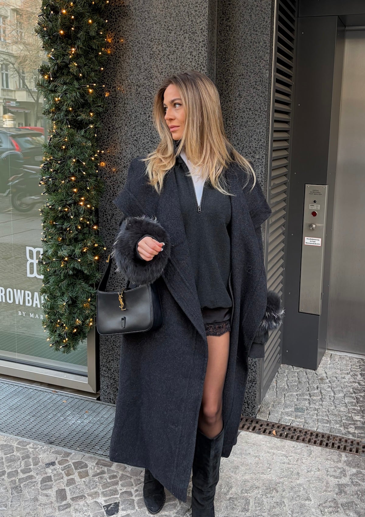 MAXI WOOL COAT WITH CUFFLINGS