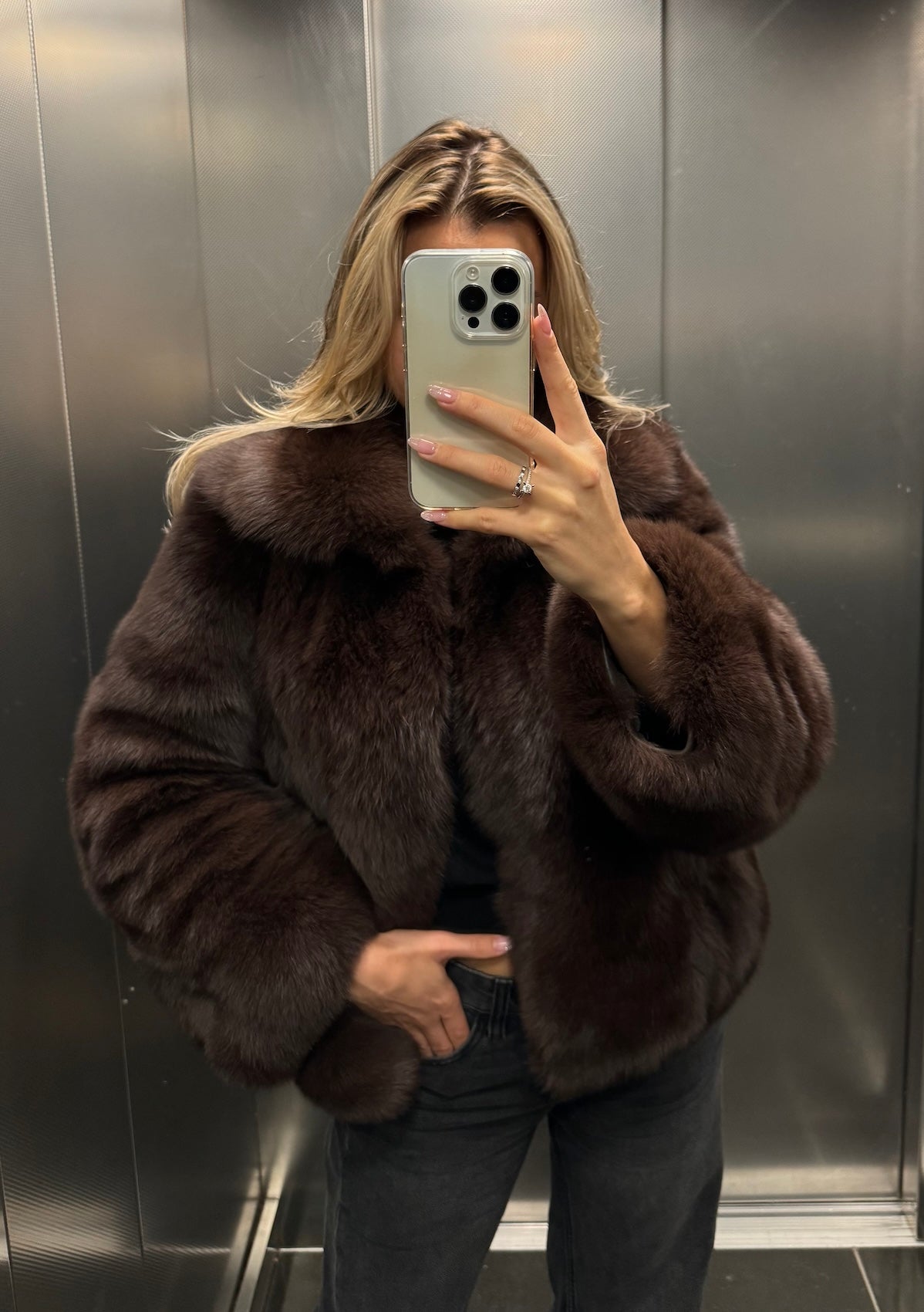 ALASKA WITH COLLAR